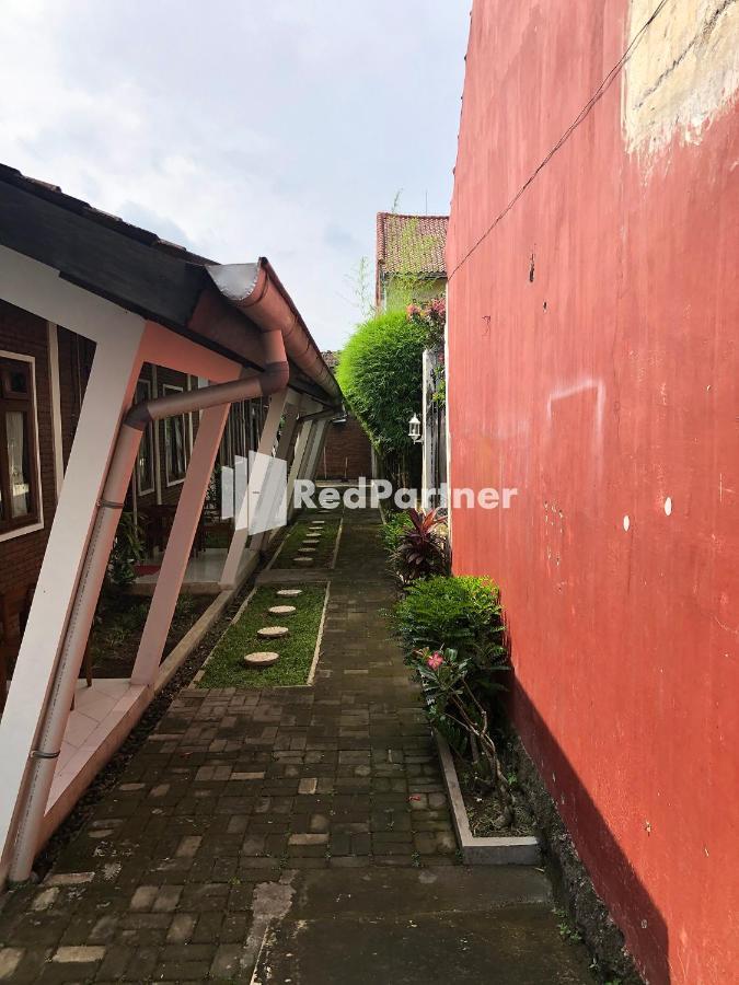 Rifka Annisa Guesthouse Syariah Redpartner Yogyakarta Exterior foto