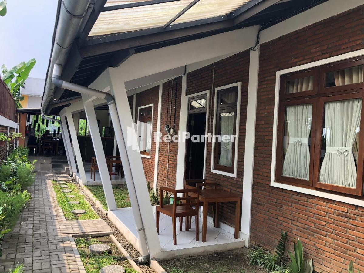 Rifka Annisa Guesthouse Syariah Redpartner Yogyakarta Exterior foto