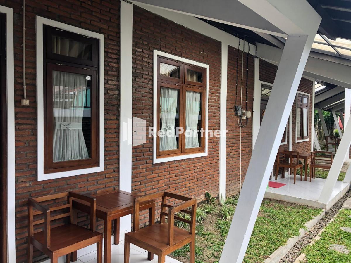 Rifka Annisa Guesthouse Syariah Redpartner Yogyakarta Exterior foto